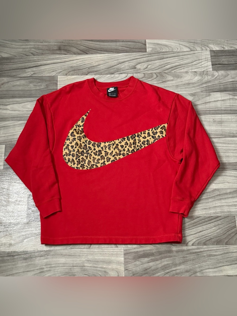 SIZE SMALL WOMENS NIKE OVERSIZED SWEATSHIRT RED WRAPAROUND SWOOSH LEOPARD PRINT